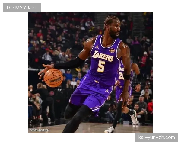 艾顿14篮板护框积极 湖人内线防守屏障作用